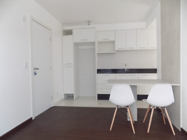 Apartamento 1 quarto e 1 banheiro, para alugar, no bairro CENTRO em Curitiba