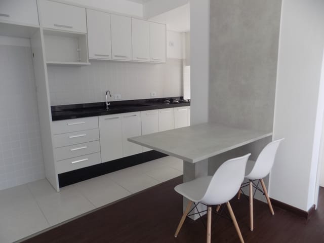 Apartamento 1 quarto e 1 banheiro, para alugar, no bairro CENTRO em Curitiba