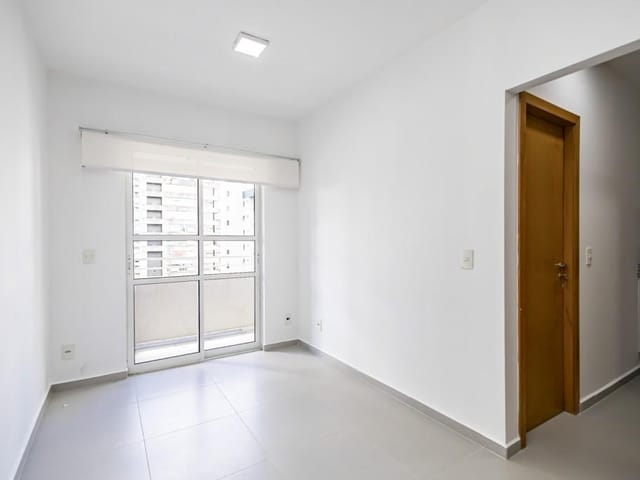 Apartamento 1 quarto e 1 banheiro, para alugar, no bairro Centro em Curitiba