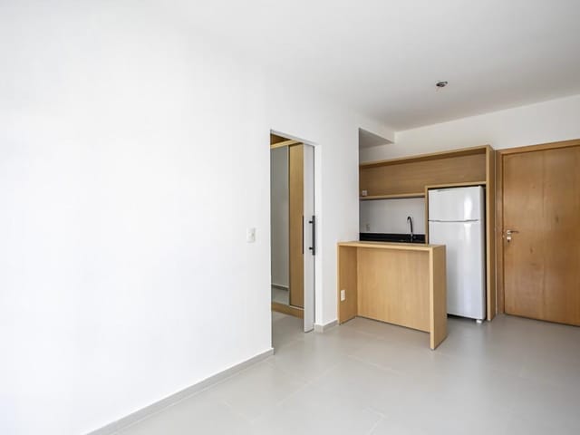 Apartamento 1 quarto e 1 banheiro, para alugar, no bairro Centro em Curitiba