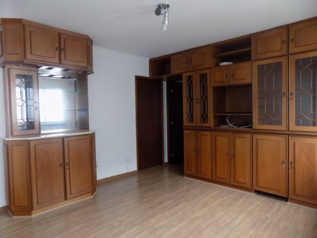 Apartamento 3 quartos e 2 banheiros, para alugar, no bairro Juvevê em Curitiba