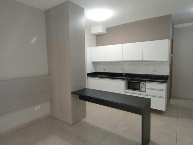 Apartamento 1 quarto e 1 banheiro, para alugar, no bairro Centro em Curitiba