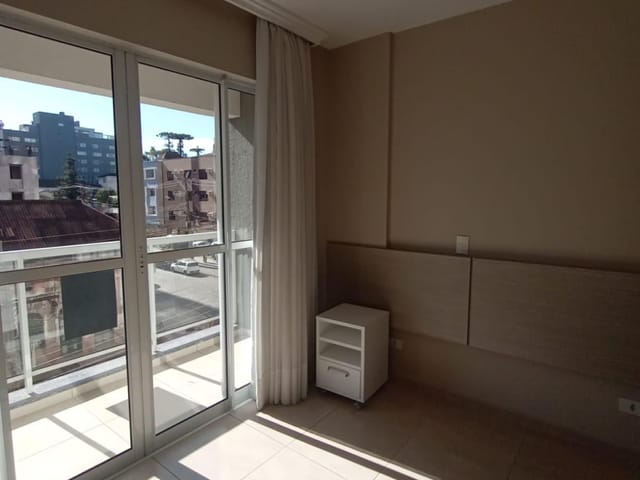 Apartamento 1 quarto e 1 banheiro, para alugar, no bairro Centro em Curitiba