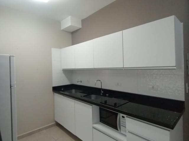 Apartamento 1 quarto e 1 banheiro, para alugar, no bairro Centro em Curitiba