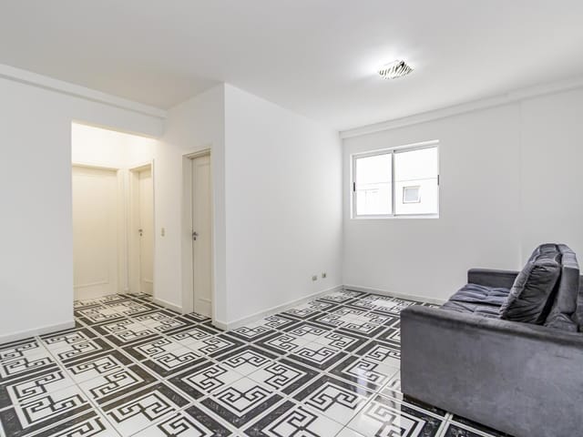 Apartamento 2 quartos e 1 banheiro, para alugar, no bairro Rebouças em Curitiba