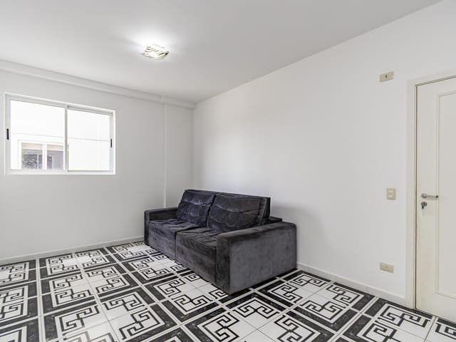 Apartamento 2 quartos e 1 banheiro, para alugar, no bairro Rebouças em Curitiba