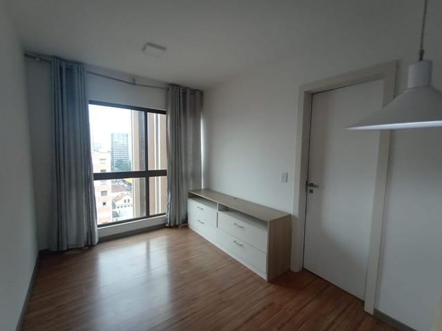 Apartamento 1 quarto e 1 banheiro, para alugar, no bairro Centro em Curitiba