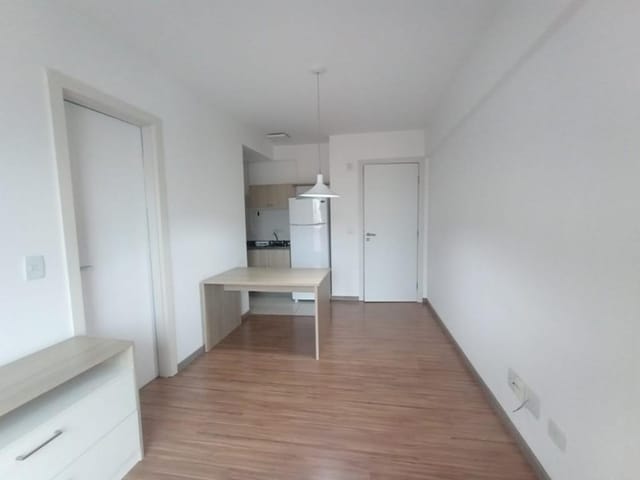 Apartamento 1 quarto e 1 banheiro, para alugar, no bairro Centro em Curitiba