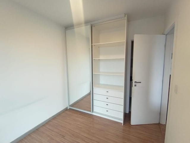 Apartamento 1 quarto e 1 banheiro, para alugar, no bairro Centro em Curitiba