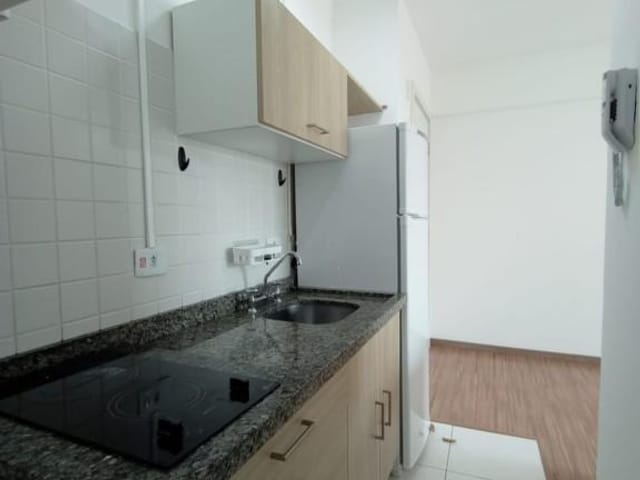 Apartamento 1 quarto e 1 banheiro, para alugar, no bairro Centro em Curitiba