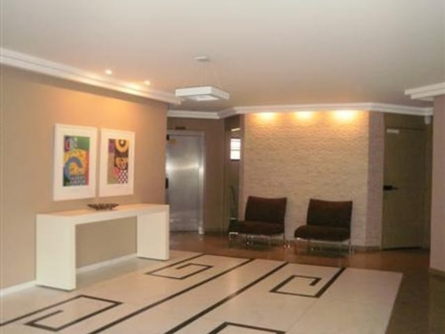 Apartamento 2 quartos e 2 banheiros, para alugar, no bairro Portão em Curitiba