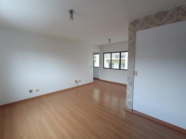 Apartamento 3 quartos e 2 banheiros, para alugar, no bairro Juvevê em Curitiba