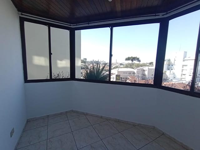 Apartamento 3 quartos e 2 banheiros, para alugar, no bairro Juvevê em Curitiba