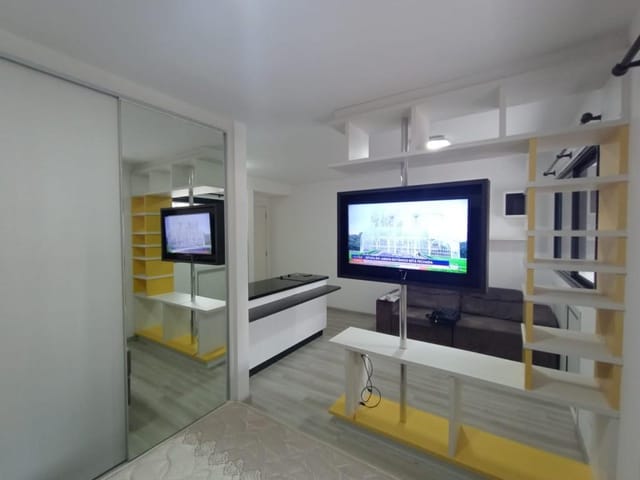 Apartamento 1 quarto e 1 banheiro, para alugar, no bairro Cristo Rei em Curitiba