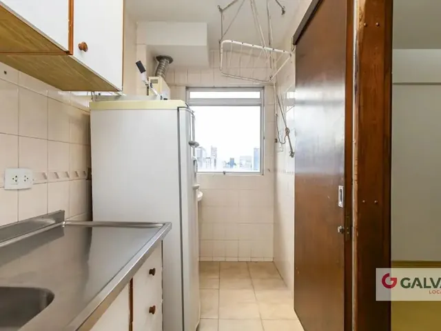Apartamento 1 quarto e 1 banheiro, para alugar, no bairro Centro em Curitiba