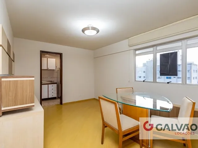 Apartamento 1 quarto e 1 banheiro, para alugar, no bairro Centro em Curitiba