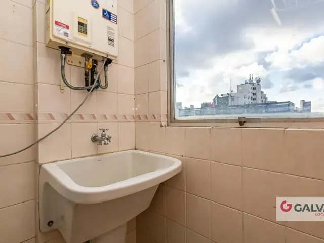 Apartamento 1 quarto e 1 banheiro, para alugar, no bairro Centro em Curitiba