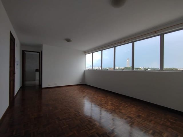 Apartamento 1 quarto e 1 banheiro, para alugar, no bairro Centro em Curitiba