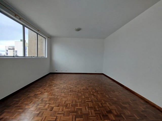 Apartamento 1 quarto e 1 banheiro, para alugar, no bairro Centro em Curitiba