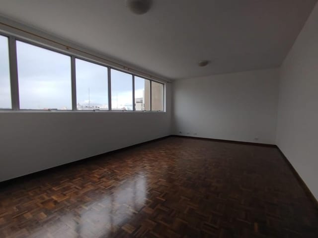 Apartamento 1 quarto e 1 banheiro, para alugar, no bairro Centro em Curitiba