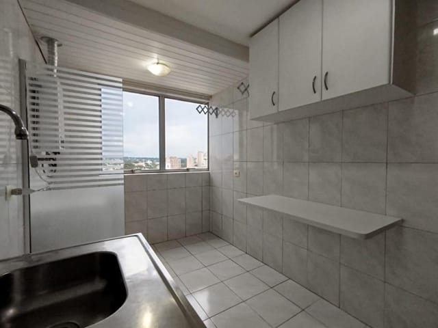 Apartamento 1 quarto e 1 banheiro, para alugar, no bairro Centro em Curitiba