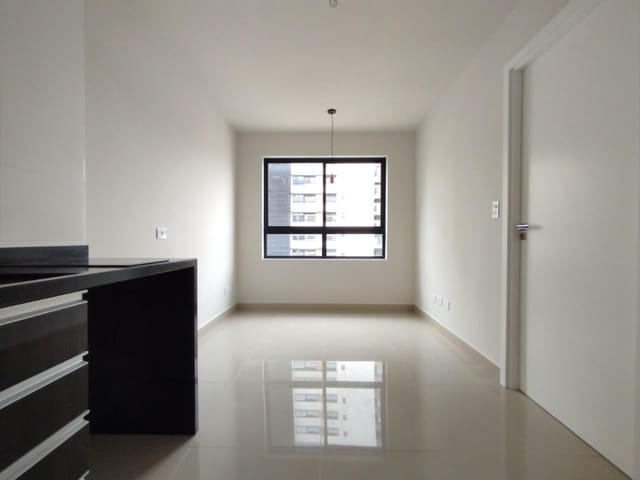 Apartamento 1 quarto e 1 banheiro, para alugar, no bairro Centro em Curitiba