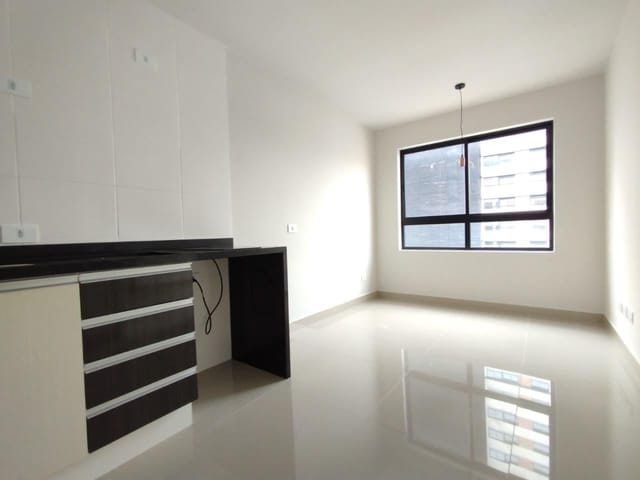 Apartamento 1 quarto e 1 banheiro, para alugar, no bairro Centro em Curitiba