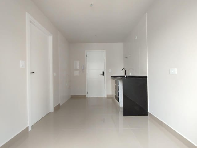 Apartamento 1 quarto e 1 banheiro, para alugar, no bairro Centro em Curitiba