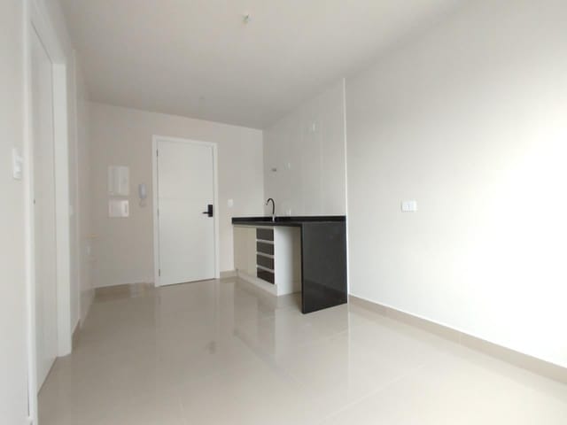 Apartamento 1 quarto e 1 banheiro, para alugar, no bairro Centro em Curitiba