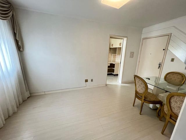 Apartamento 2 quartos e 1 banheiro, à venda, no bairro Azenha em Porto Alegre