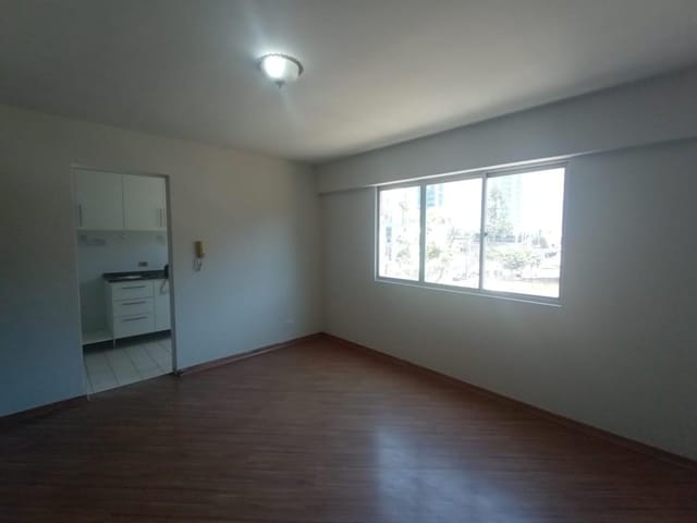 Apartamento 1 quarto e 1 banheiro, para alugar, no bairro Água Verde em Curitiba