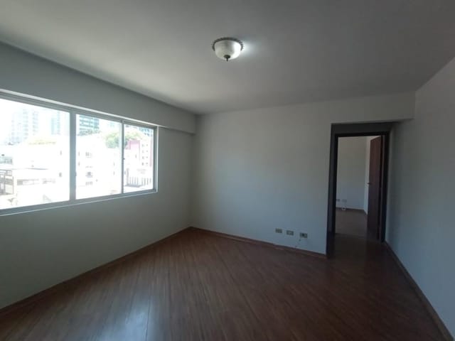 Apartamento 1 quarto e 1 banheiro, para alugar, no bairro Água Verde em Curitiba