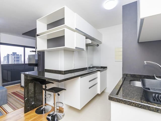 Apartamento 1 quarto e 1 banheiro, para alugar, no bairro Centro em Curitiba