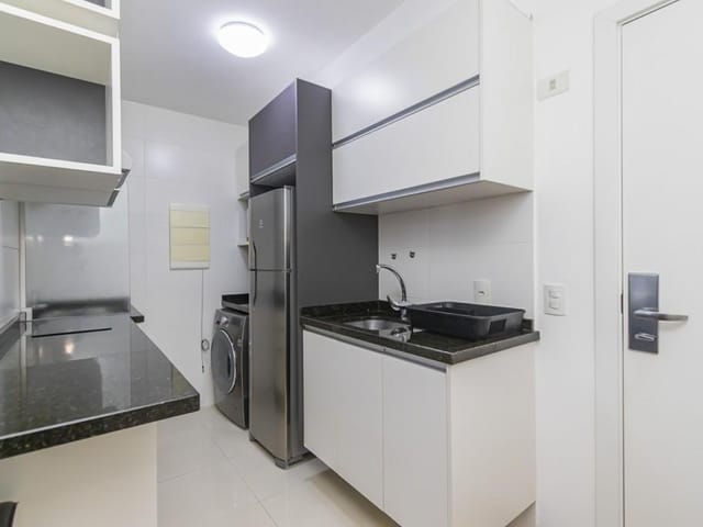 Apartamento 1 quarto e 1 banheiro, para alugar, no bairro Centro em Curitiba