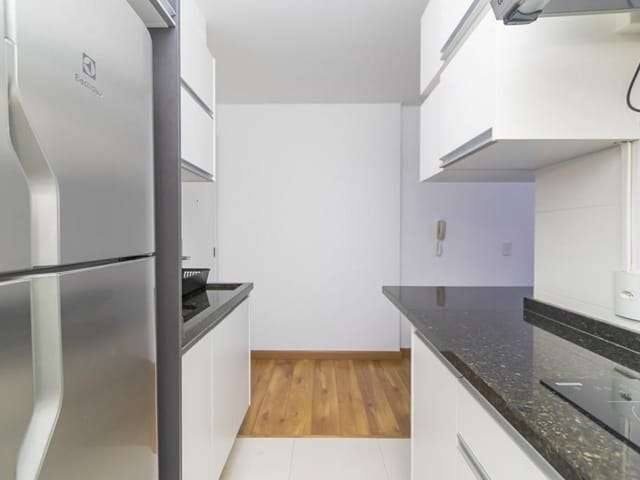 Apartamento 1 quarto e 1 banheiro, para alugar, no bairro Centro em Curitiba