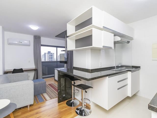 Apartamento 1 quarto e 1 banheiro, para alugar, no bairro Centro em Curitiba