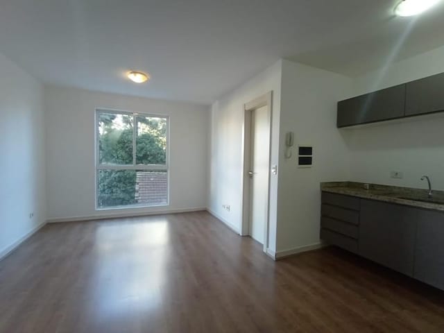 Apartamento 1 quarto e 1 banheiro, para alugar, no bairro Alto da Glória em Curitiba