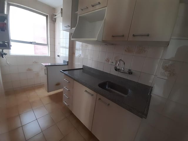 Apartamento 1 quarto e 1 banheiro, para alugar, no bairro Centro em Curitiba