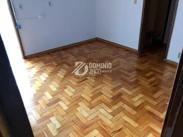 Apartamento 4 quartos e 3 banheiros, para alugar, no bairro Centro em Uberaba