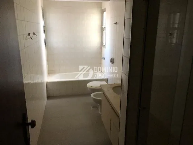 Apartamento 4 quartos e 3 banheiros, para alugar, no bairro Centro em Uberaba