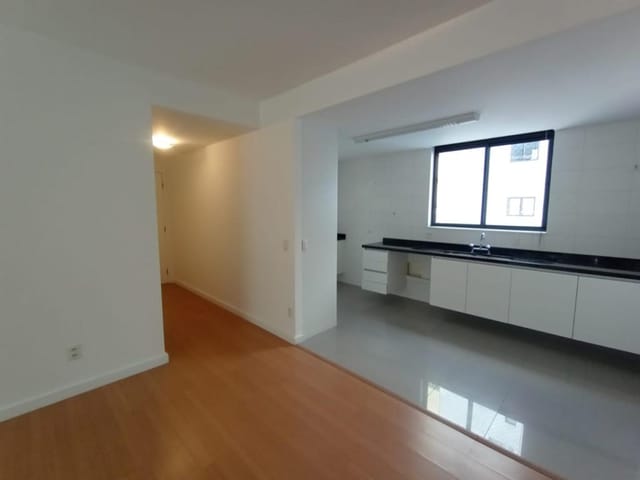 Apartamento 3 quartos e 3 banheiros, para alugar, no bairro Água Verde em Curitiba