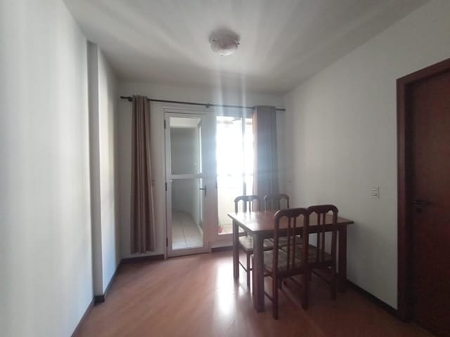 Apartamento 1 quarto e 1 banheiro, para alugar, no bairro Centro em Curitiba