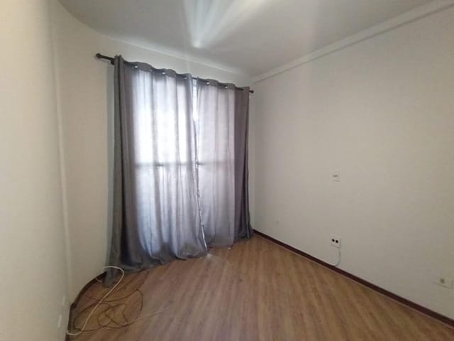 Apartamento 1 quarto e 1 banheiro, para alugar, no bairro Centro em Curitiba