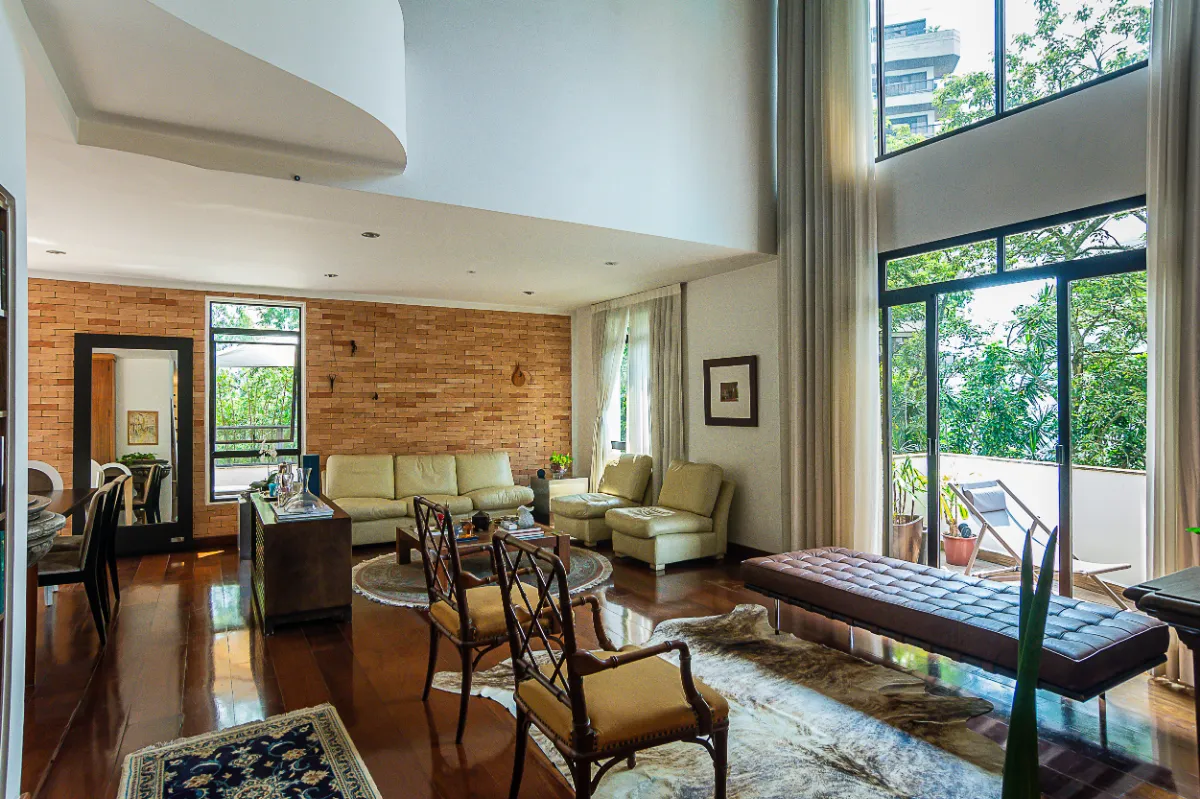 Duplex para venda em Vila Suzana com 4 quartos, sendo 2 suítes, 308m²