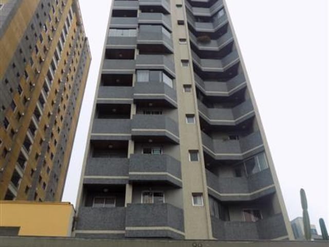 Apartamento 1 quarto e 1 banheiro, para alugar, no bairro Centro em Curitiba