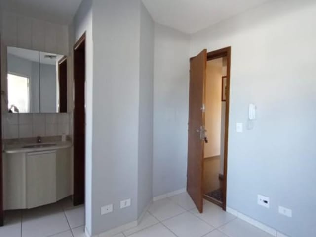 Apartamento 1 quarto e 1 banheiro, para alugar, no bairro Centro em Curitiba