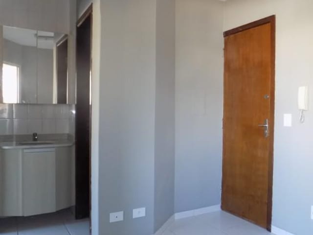 Apartamento 1 quarto e 1 banheiro, para alugar, no bairro Centro em Curitiba