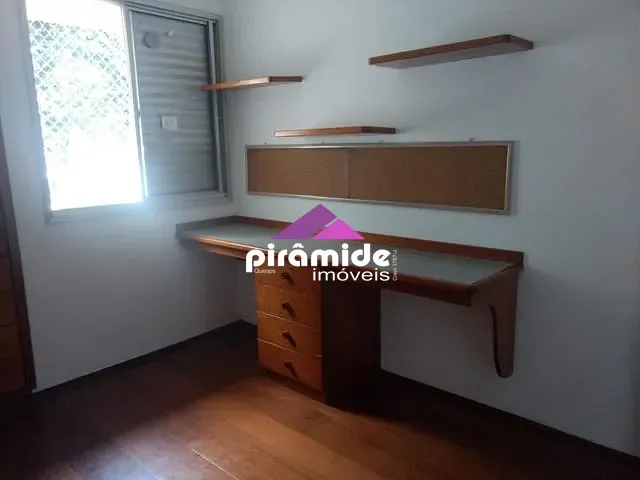 Apartamento com 90m² 3 quartos e 3 banheiros, para alugar, no bairro Centro em Rua Euclides Miragaia