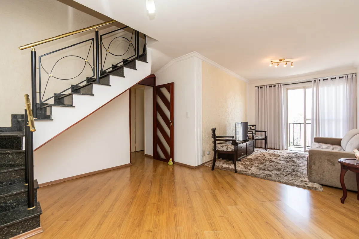 Duplex para venda em Vila Gumercindo com 4 quartos, sendo 2 suítes, 187m²