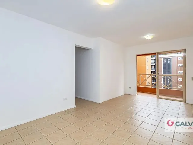 Apartamento 3 quartos e 2 banheiros, para alugar, no bairro Ahú em Curitiba